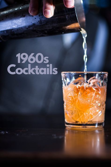 1960s Cocktails Old Fashion Cocktail Recipe, Chill Night, Most Popular Cocktails, Classic Martini, Popular Cocktails, Whisky Cocktails, Whisky Bar, Bourbon Drinks, Throw It Back