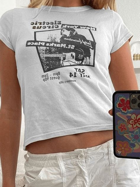 2023 Buy 90s TV Show Graphic Baby Crop Top under US$16 in Tops&Tees Online Store. Free Shipping with US$69+. Check reviews and buy it today. Style: Casual/Street/Y2K/Vintage/Punk Color: White Fabric Content: Cotton Fit Type: Slim fit #y2k #retro #aesthetic #90s #90sfashion #vintage #vintagestyle #backtoschool #backtoschooloutfits #firstdayofschooloutfit #spring #summer #summerstyle #streetstyle #outfits #ootd #trendyoutfits #fashionista #casualoutfits #crop #cropped #graphic #graphicdesign Fitted Tees Outfit, Small T Shirt Outfit, Cute Vintage Tees, Thrifted Crop Tops, Basic Graphic Tees, Cute Vintage Tops, Graphic Crop Top Outfit, Fitted Graphic Tee, Non Crop Top Outfits