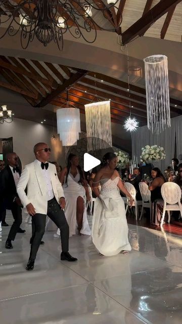 My Afro Caribbean Wedding & Events on Instagram: "🇿🇦 The bride ATE the dance floor and left no CRUMBS! 🔥👌🏾   #southafricanwedding #southafrican #groomstyle #southafricandance #bridalparty #weddingdance #weddingentrance #southafricanwomen #Bridesmaids #Groomsmen #myafrocaribbeanwedding   Bride @mini_thandz  Video @ntandosgudla" Jamaican Wedding Ideas, Wedding Ideas Black People, Black People Wedding Ideas Color Schemes, Best Wedding Songs Dance, African Bride Dress, Bridesmaid Dance, Black People Weddings, African American Wedding, African Bridesmaids