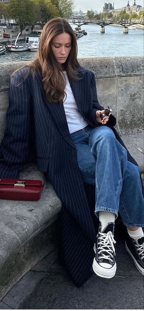 90s Fall Fashion Street Style, Women’s Street Style 2024, 2024 Street Style Women, Casual Street Style 2024, Street Style Fall 2024, Fall 2024 Street Style, Transitional Outfits Winter To Spring, Street Style Autumn, Paris Street Style Fall