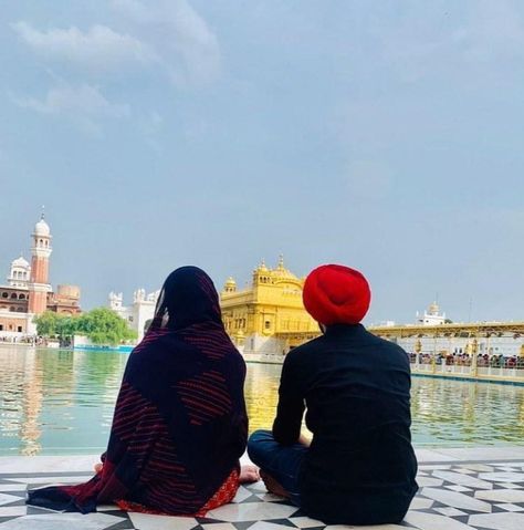 Sardar Couple Dp, Gurudwara Couple Pic, Gurudwara Couple Photography, Sardar Sardarni Couple Hd, Couple Dp Sardar Sardarni, Punjabi Couple Aesthetic, Punjabi Couples Pics, Amritsar Photography, Sardar Sardarni Couple