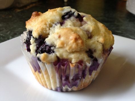 Berry Cupcake Recipes, Using Frozen Blueberries, Frozen Blueberry Muffins, Blueberry Cream Cheese Muffins, Blueberry Muffin Recipe Easy, Blueberry Desserts Recipes, Best Blueberry Muffins, Berry Muffins, Lemon Blueberry Muffins