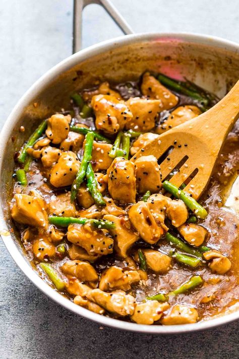 Lemon Ginger Chicken Asparagus Stir Fry (30 minute, low carb) Chicken Asparagus Stir Fry, Lemon Chicken Stir Fry, Asparagus Stir Fry Recipes, Lemon Ginger Chicken, Ginger Chicken Recipes, Asparagus Stir Fry, Ginger Honey Lemon, Asian Recipe, Chicken Asparagus