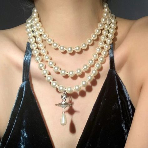 Authentic Vivienne Westwood Three row pearl drop choker Vivian Westwood Neckles, Vivienne Westwood Pearls, Vivienne Westwood Choker, Three Pearl Necklace, Vivienne Westwood Pearl Necklace, Pearl Necklace Outfit, Vivienne Westwood Wedding, Vivienne Westwood Vintage, Vivienne Westwood Necklace