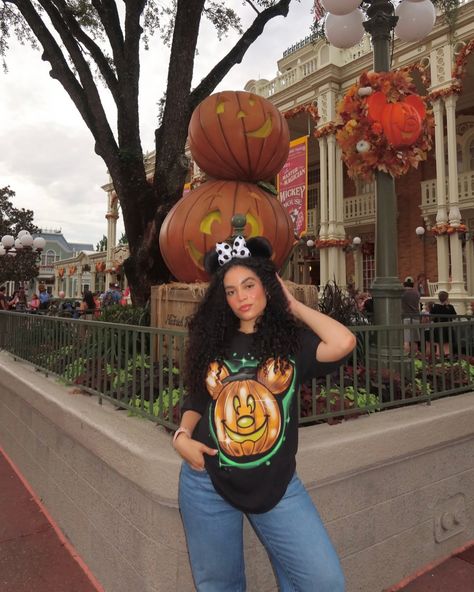 girls who wear spooky designs for the parks 🎃🤍>>>> so obsessed with @ropedropthreads and i heard they’re going to be at toontown market on 09/28 for all the disneyland girly pops 🤭👀 #disney #disneyworld #disneyretro #disneystyle #disneyland #wdw #epcot #magickingdom #animalkingdom #hollywoodstudios #cute #style #disneycool #disneygram #disneypic #explore #explorepage #grwm #getready #minniemouse #mickeymouse #girl #girls Disneyland Outfits Aesthetic Fall, Disneyland Paris Halloween Outfit, Disneyland Picture Ideas Instagram, Disney Fall Outfit, October Disney Outfits, Disneyland In October Aesthetic, Disneyworld Halloween Aesthetic, Disneyland Aesthetic Instagram, Disney Instagram Pictures