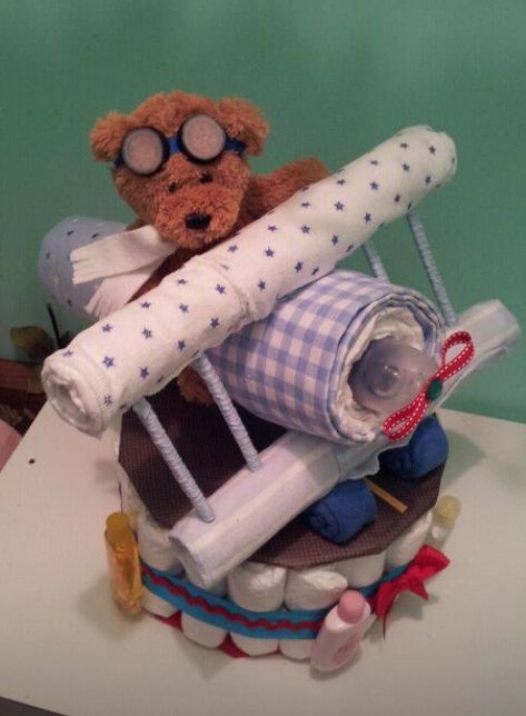 Diaper Airplane! For an air plane themed baby shower. Airplane Shower Theme, Teddy Bear Airplane Theme, Pilot Baby Shower Theme, Airplane Baby Shower Cake, Airplane Baby Shower Theme, Vintage Airplane Baby Shower, Vintage Baby Shower Boy, Baby Shower Ideas For Boys, Airplane Cake