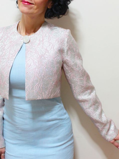 Round Neck Jacket For Women, Short Jackets For Women Indian, Short Jackets For Dresses, Jacket For Dress, Jacket Over Dress, Bridal Capelet, Pink Brocade, Blue Costume, Party Jacket