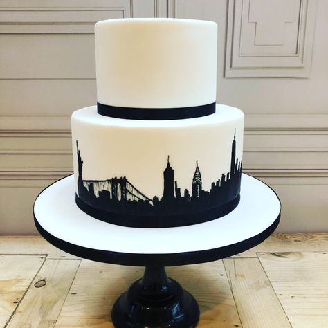 Cake Designs Wedding, Modern Wedding Cake Designs, Wedding Cake Strain, Nyc Cake, Silhouette Wedding Cake, Skyline Wedding, Designs Dress, London Cake, Wedding Silhouette