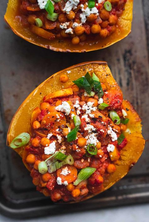 These chickpea stuffed spaghetti squash boats are packed full of vegetables and rich, vibrant flavours. Make roasted spaghetti squash with a chickpea filling featuring a hearty tomato sauce, and serve for a comforting dinner. Vegan, gluten-free, and low-carb. Chickpea Filling, Spaghetti Squash Vegan, Vegan Spaghetti Squash, Spaghetti Squash Boats, Spaghetti Squash Boat, Dishes For Thanksgiving, Food Spaghetti, Roasted Spaghetti Squash, Squash Boats