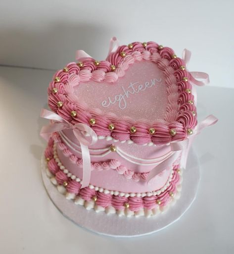 18th Birthday Cake Heart, All Pink Cake, Pink Heart Cake Birthday, Pink Minimalist Cake, Heart Cake Aesthetic, Pearl Cakes, 18th Birthday Cake Designs, 18th Birthday Cake For Girls, Minimalist Cakes