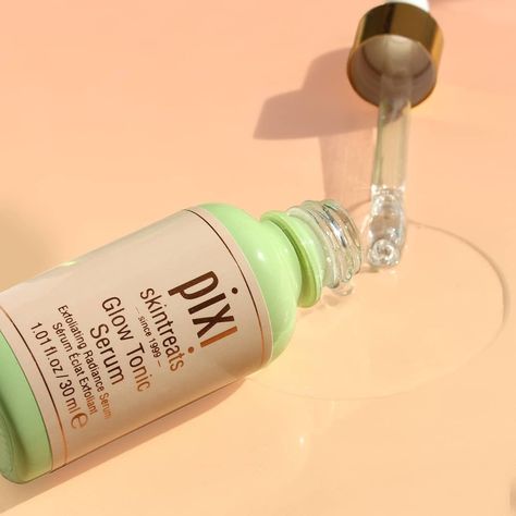 9,417 Likes, 289 Comments - Pixi by Petra (@pixibeauty) on Instagram: “A drop of #Pixi perfection! Our ultra lightweight Glow Tonic Serum gently exfoliates, hydrates &…” Best Night Serum, Pixi By Petra, Clinique Acne Solutions, Pixi Glow Tonic, Cleansing Powder, Glow Tonic, Pixi Beauty, Gentle Skin Cleanser, Alcohol Free Toner