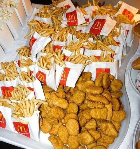 Chicken Nuggets & French Fries Sleepover Food, Junk Food Snacks, Food Goals, Fried Food, Chicken Nuggets, Comfort Foods, Food Obsession, French Fries, Pretty Food