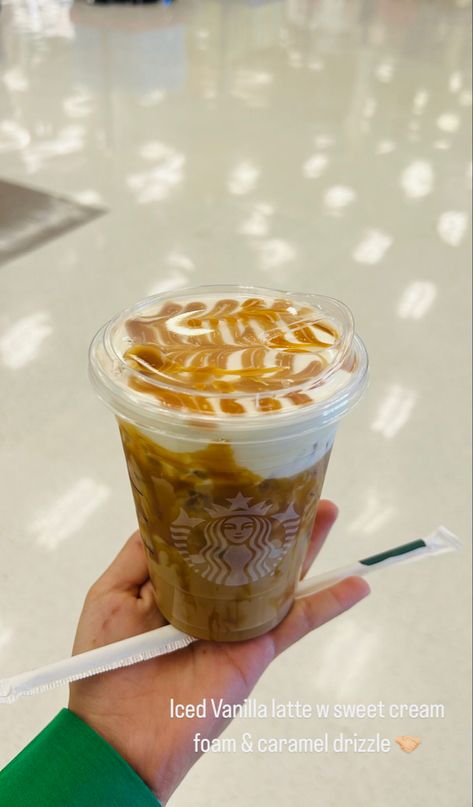 iced vanilla latte with sweet cream foam and caramel drizzle ☕️ Iced Vanilla Latte Starbucks, Caramel Starbucks Drinks, Sweet Coffee Starbucks Drinks, Starbucks Drinks Caramel, Coffee Order Ideas, Sweet Starbucks Drinks, Caramel Latte Starbucks, Sweet Cream Foam, Starbs Drinks