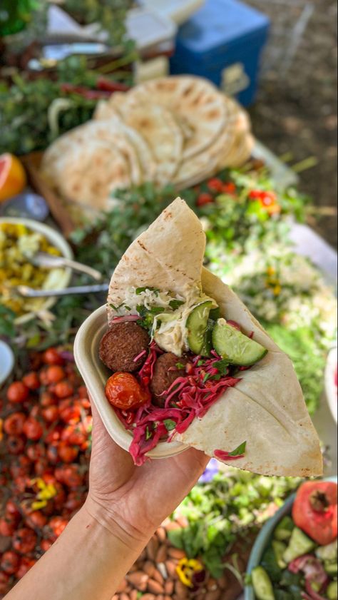 Lebanese Wedding Food, Jewish Wedding Food, Mediterranean Food Wedding, Mediterranean Wedding Food, Lebanese Catering, Healthy Wedding Food, Vegetarian Wedding Food, Lebanese Aesthetic, Vegan Wedding Food