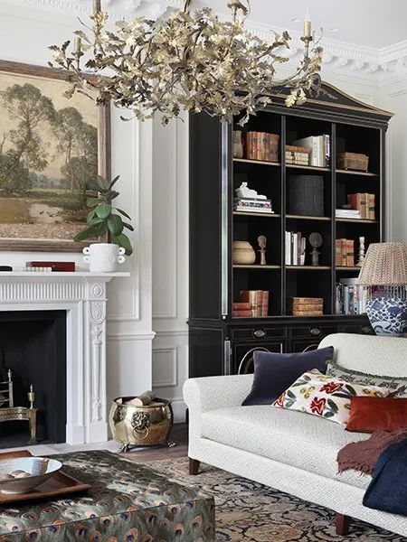 Decorating A Bookshelf Like A Pro: The Secrets You Need To Know Georgian Living Room, Studio Ashby, Modern Georgian, Georgian Interiors, Design Salon, Georgian Homes, Decorating Shelves, Traditional Living Room, A Living Room