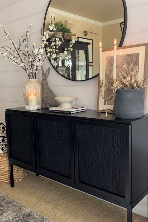 Dining Room Buffet Styling, Sideboard Decor Dining Room, Living Room Buffet, Credenza Decor, Decoration Buffet, Sideboard Styles, Deco Buffet, Buffet Table Decor, Dining Room Console