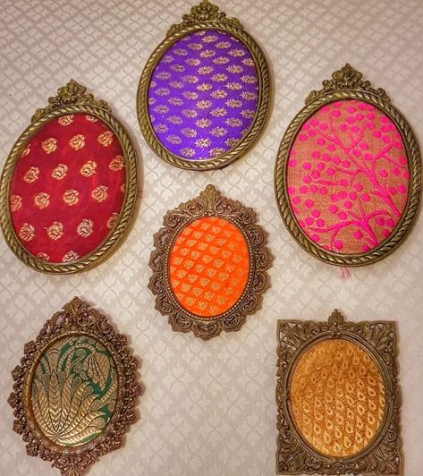 Indian Aesthetic Wall Decor, Sweet Shop Decoration Ideas, Traditional Wall Decor Ideas, Indian Traditional Decoration Ideas, Saree Wall Decor, Indian Brass Decor Ideas, Indian Festival Decoration Ideas, Indian Traditional Decor, Wall Decor Ideas Indian