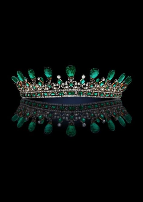 Queen Victoria, designed by Prince Albert and made by Joseph Kitching for a price of £1,150 Diamond Diadem, Emerald Crown, Emerald Tiara, British Crown Jewels, Diamond Tiara, Princess Alexandra, Antique Collectors, Prince Albert, Crown Jewels