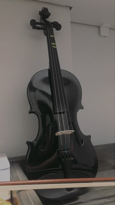 Black Cello, Violin Music Songs, Black Violin, Cool Violins, Violin Design, Instruments Art, Electric Violin, Violet Aesthetic, Blood Art