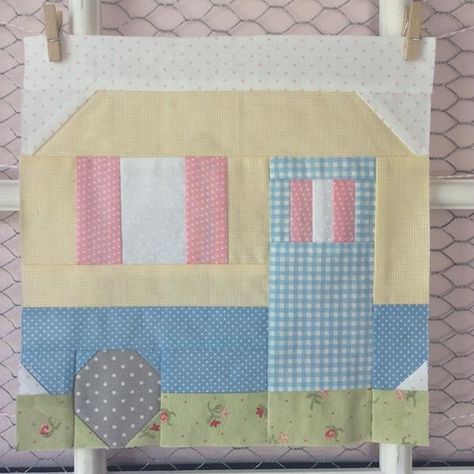 “Happy Campers” – Free Pattern - Pink Simplicity Camping Quilts, Camper Quilt, Camping Quilt, House Quilt Block, House Quilt Patterns, Quilt Block Ideas, Girl Quilts, Block Quilts, Bee In My Bonnet