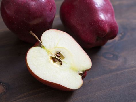 The Best Way to Prevent Cut Apples From Browning Keep Apples From Browning, Serious Eats Recipes, Sliced Apples, Bartlett Pears, Honeycrisp Apples, Food Lab, Cooking Tips And Tricks, How To Shade, Apple Pear