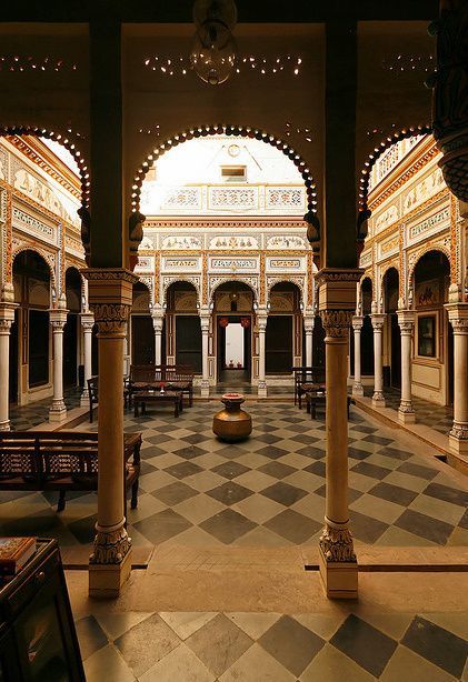 North Indian House Design, Haveli Interior India, North Indian Architecture, Indian Haveli Aesthetic, Indian Courtyard House, Indian House Aesthetic, Indian Traditional House, Indian Courtyard, Desi House