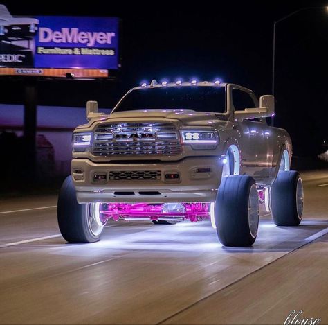 Big Ford Trucks, Trucks Lifted Diesel, Pink Truck, Truck Mods, White Truck, Pimped Out Cars, Jacked Up Trucks, Lifted Chevy Trucks, Dream Cars Jeep