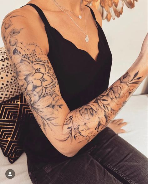 Sleeve Tattoos Shoulder, Half Sleeve Tattoo Upper Arm, Quarter Sleeve Tattoo, Lace Sleeve Tattoos, Tattoos Shoulder, Feminine Shoulder Tattoos, Dragon Tattoo Ideas, Mandala Tattoo Sleeve, Arm Sleeve Tattoos For Women