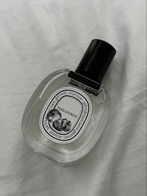 Diptyque Philosykos Perfume, Diptyque Perfume Aesthetic, Philosykos Perfume, Philosykos Diptyque, Perfume Bottle Aesthetic, Parfume Bottle Design, Diptyque Aesthetic, Perfume Diptyque, Parfum Aesthetic