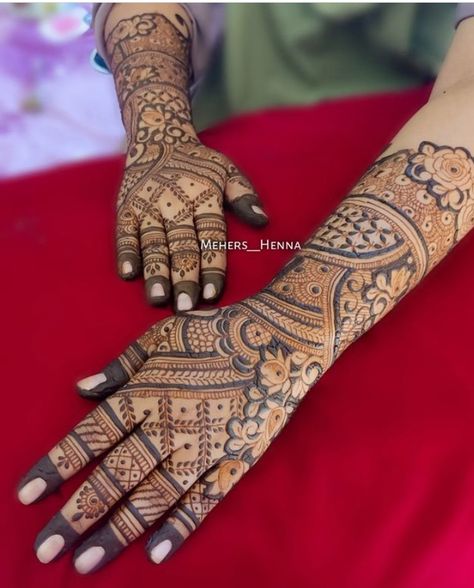 Full Hand Mehndi Design Simple, Full Hand Mehndi Designs Backhand, New Latest Mahendi Design, Beck Said Mahendi, Indian Back Hand Mehndi Designs, Back Hand Indian Mehendi Designs, Back Hand Mahendi Design Latest, Back Side Mahendi Designs, Moglaimehndi Design