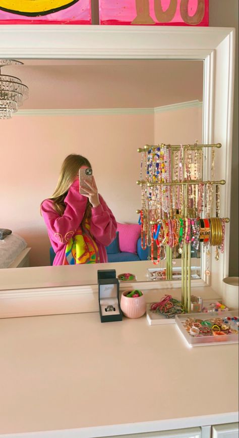 Preppy Mirror, Preppy Vanity, Dream Closet Room, Preppy Pfp, Preppy Accessories, Preppy Bedroom, Preppy Inspiration, Beachy Room, Preppy Girls