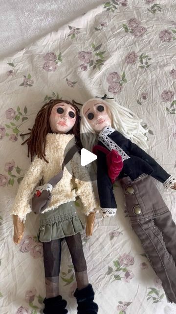 485K likes, 640 comments - deryatavas on October 16, 2024: "@leyla.tavas and me as Coraline dolls🌙🗝️🎪🐈‍⬛". How To Make Coraline Doll, Coraline Doll Tutorial, Coraline Dolls Diy, Diy Coraline Doll, Paper Doll Tutorial, Baby Paper Doll, Coraline Dolls, Craft Nights, Sock Monsters