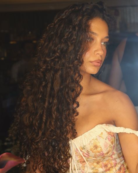 Light Brown Curly Hair, Jayme Jo, Frame Instagram, Curly Hair Long, Light Brown Skin, Dark Curly Hair, Brown Curls, Brown Curly Hair, Fashion Things