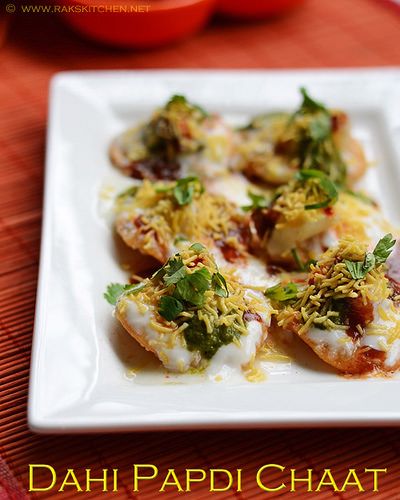 dahi-papdi-chaat---1 Chat Recipes, Indian Chaat, Sev Puri, Chats Recipe, Desi Street Food, Mumbai Street Food, Puri Recipes, Indian Appetizers, Pani Puri