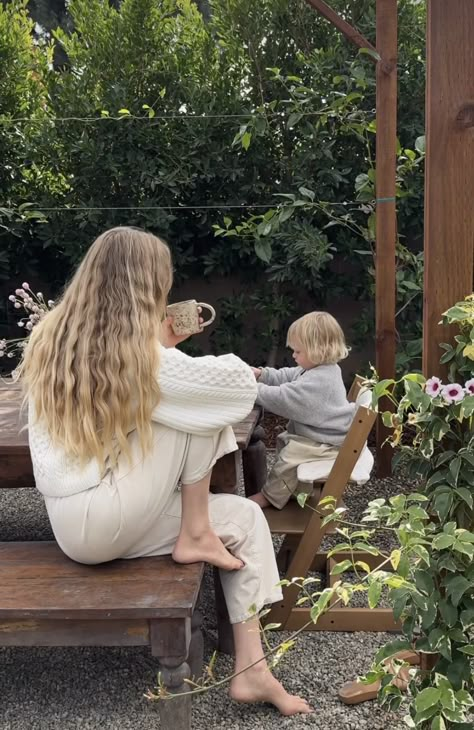 Old Money Mother Aesthetic, Garden Mom Aesthetic, Slow Living Motherhood, Summer Mom Aesthetic, Artsy Mom Aesthetic, Live In Nanny Aesthetic, Mom And Baby Aesthetic, Country Home Aesthetic, Nanny Aesthetic