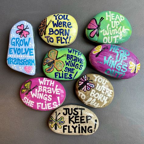 Kindness Garden Rocks, Rock Painting Positive Sayings, Rock Painting Quotes Messages, Positive Message Painted Rocks, Kindness Rock Garden Sign, Rock Sign, Rock Painting Supplies, Inspirational Rocks, Diy Rock Art