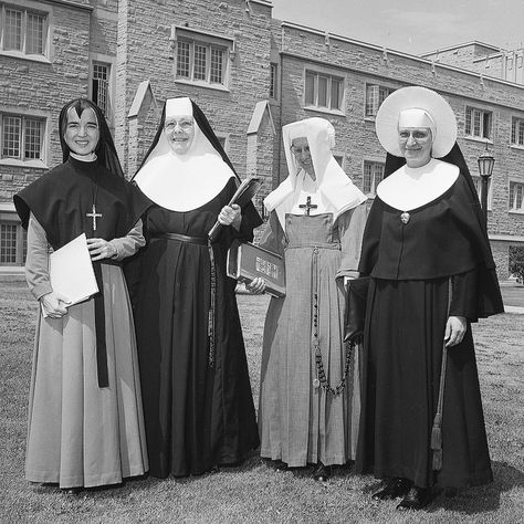 habit of the sisters of st.francis | ... of Vatican II, where Sisters make their own choices of dress today Nun Outfit, Father Of The Bride Outfit, Daughters Of Charity, Nuns Habits, Bride Of Christ, Catholic School, St Francis, Roman Catholic, Catholic Faith