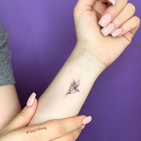 Small Hummingbird Tattoo, Tiny Bird Tattoos, Bird Tattoos For Women, Freedom Tattoos, Tato Minimal, Wrist Tattoo Ideas, Bird Tattoo Wrist, Tiny Wrist Tattoos, Flower Wrist Tattoos