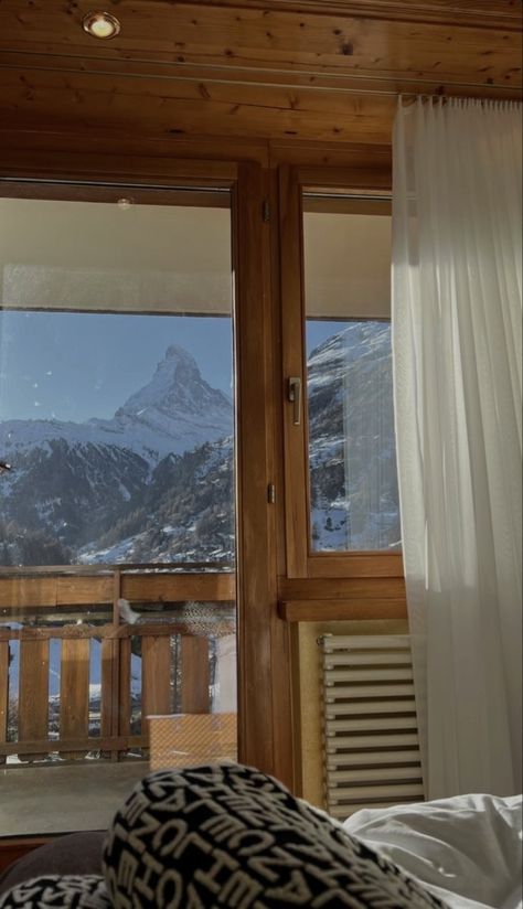 Emma Rose Leger, Zermatt Switzerland Winter, Emma Leger, Switzerland House, Trip Room, Ski Trip Aesthetic, Swiss House, Switzerland Mountains, Surfing Aesthetic