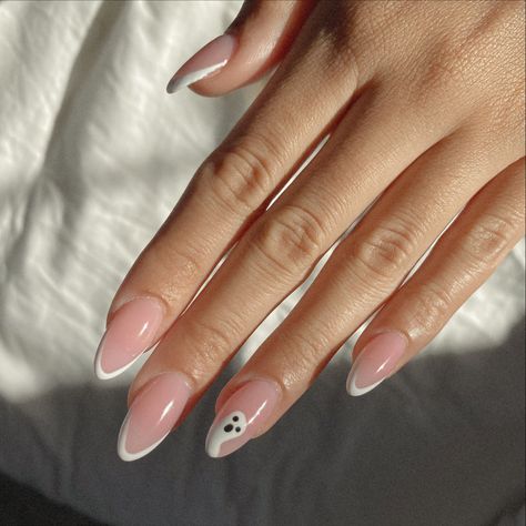 Simple Halloween Nails Short Almond, French Ghost Nails, Ghost Almond Nails, Clean Girl Halloween Nails, Simple Halloween Nails Almond, Nail October, Nail Ideas Acrylic Almond, Almomd Nails, Nail Inspo Halloween