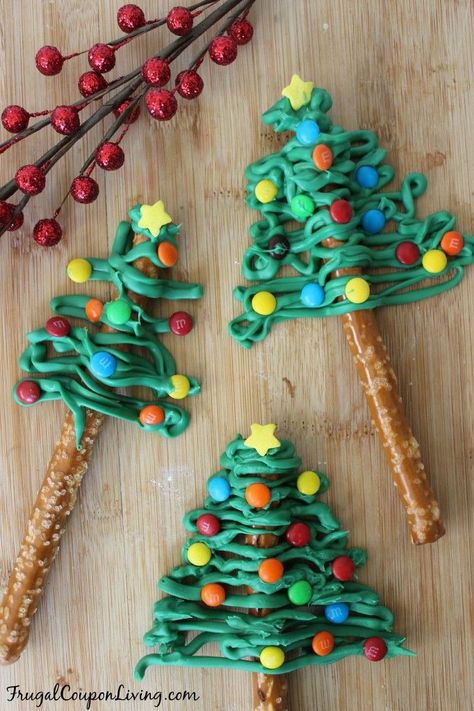 Christmas Tree Pretzel Rods - a holiday food craft on Frugal Coupon Living. #christmas #dessert #foodcraft #holiday #desserts Snacks With Chocolate, Pretzel Christmas Trees, Chocolate Pretzels Christmas, Pretzel Christmas, Christmas Snack Recipes, Easy Holiday Snacks, Chocolate Christmas Tree, Christmas Treats To Make, Kids Food Crafts