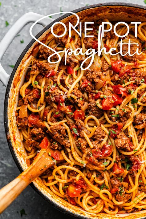 An overhead view of a pot filled with spaghetti noodles mixed with a meaty tomato sauce, with a wooden spoon tucked in for serving. One Pot Spagetti Recipe, 1 Pot Spaghetti Ground Beef, One Pan Spaghetti Ground Beef, One Pot Spaghetti And Meatballs, One Pot Spaghetti Video, One Pot Spaghetti, Budget Family Meals, Favorite Recipes Dinner, Spaghetti Pasta