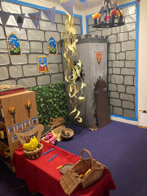 Castle Roleplay Eyfs, Castle Role Play Eyfs, Castle Role Play Area, Fairytale Dramatic Play, Castles Eyfs, Classroom Castle, Castles Ks1, Vbs Stellar, Castle Classroom