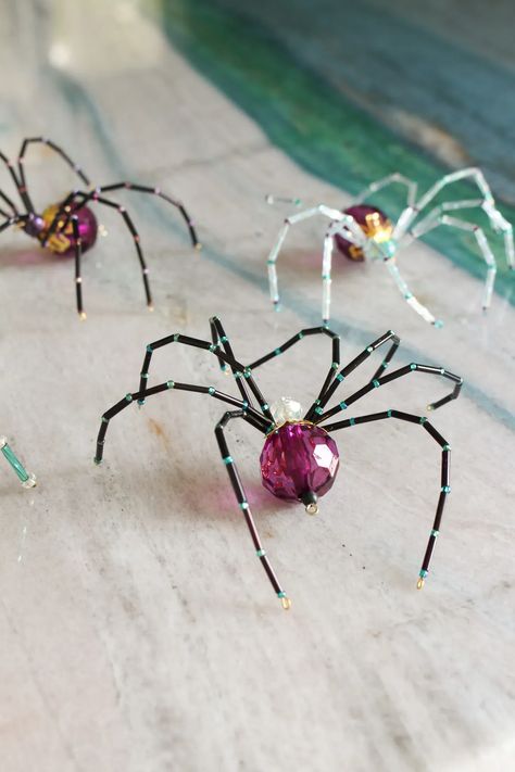 How to Make Beaded Spiders - then see how I turned those beaded spiders into a DIY spider wreath. Beaded spider tutorial to make beaded spider crafts. Beaded spider pattern. Chic spider craft for adults to make elegant Halloween party decor and elegant Halloween home decor DIY ideas. Spider craft Halloween tutorial. How To Make Bead Spiders, Make A Spider Craft, Diy Bead Spiders, Beaded Spiders Tutorial How To Make, Spider Bead Pattern, Bead Bugs Diy, Diy Beaded Spiders How To Make, Bead Spiders How To Make, Diy Beaded Spider