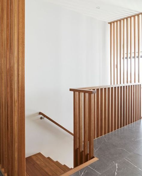 Staircase Banister Ideas, Feature Staircase, Wooden Railing, House Upstairs, Balustrade Design, Street Architecture, Staircase Handrail, Railing Ideas, Staircase Railings