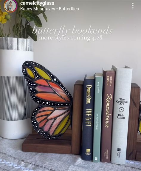 Butterfly Book Ends, Aesthetic Bookends, Butterfly Stained Glass, Stained Glass Bookends, Butterfly Bookends, Design Living, Stained Glass Diy, Cute Room Decor, Aesthetic Room