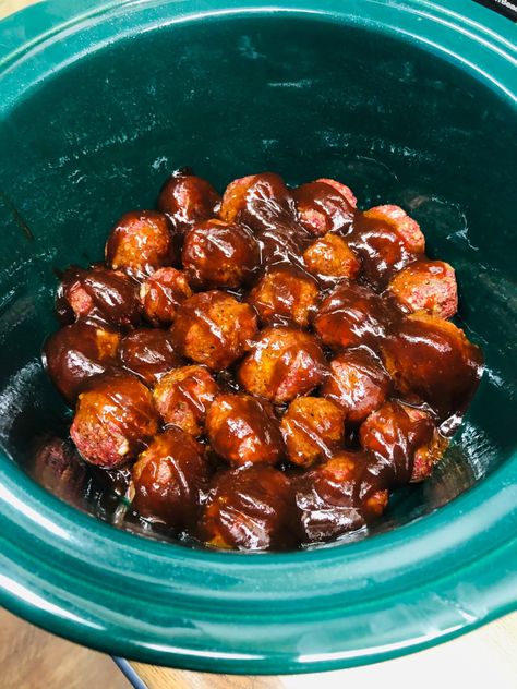 Venison Recipes Crockpot, Venison Meatball Recipes, Deer Steak Recipes, Bourbon Meatballs, Venison Meatballs, Slow Cooker Venison, Deer Steak, Gluten Free Bbq, Meatball Recipes Crockpot