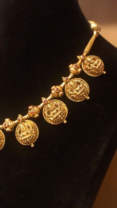 pavithra_jewels on Instagram: Pure Gold Antique Necklace Collection from the House of PAVITHRA JEWELS (Basaveshwarnagar, BANGALORE, INDIA). 916 Hallmark Jewellery. For… Antique Gold Bracelets For Men, Indian Antique Jewellery, Hallmark Jewellery, Gold Antique Necklace, Royal Necklace, Pretty Gold Necklaces, Baby Jewelry Gold, Ruby Jewelry Necklaces, Antique Gold Bracelet