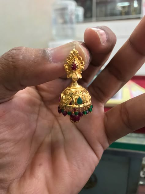 Jumkas Gold With Grams, 3 Grams Gold Earrings, Indian Gold Necklace Designs, Gold Pendants For Men, Gold Earrings Indian, Simple Gold Earrings, Gold Jhumka Earrings, Gold Jewels Design, New Gold Jewellery Designs