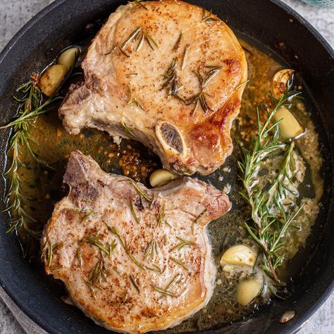 Fresh Rosemary Pork Chops With Garlic Pork Chops Hello Fresh, Bone In Pork Chop Recipe, Rosemary Pork Chops, Pork Chop Recipe, Juicy Pork Chops, Garlic Butter Sauce, Easy Soup, Pork Chop, Hello Fresh